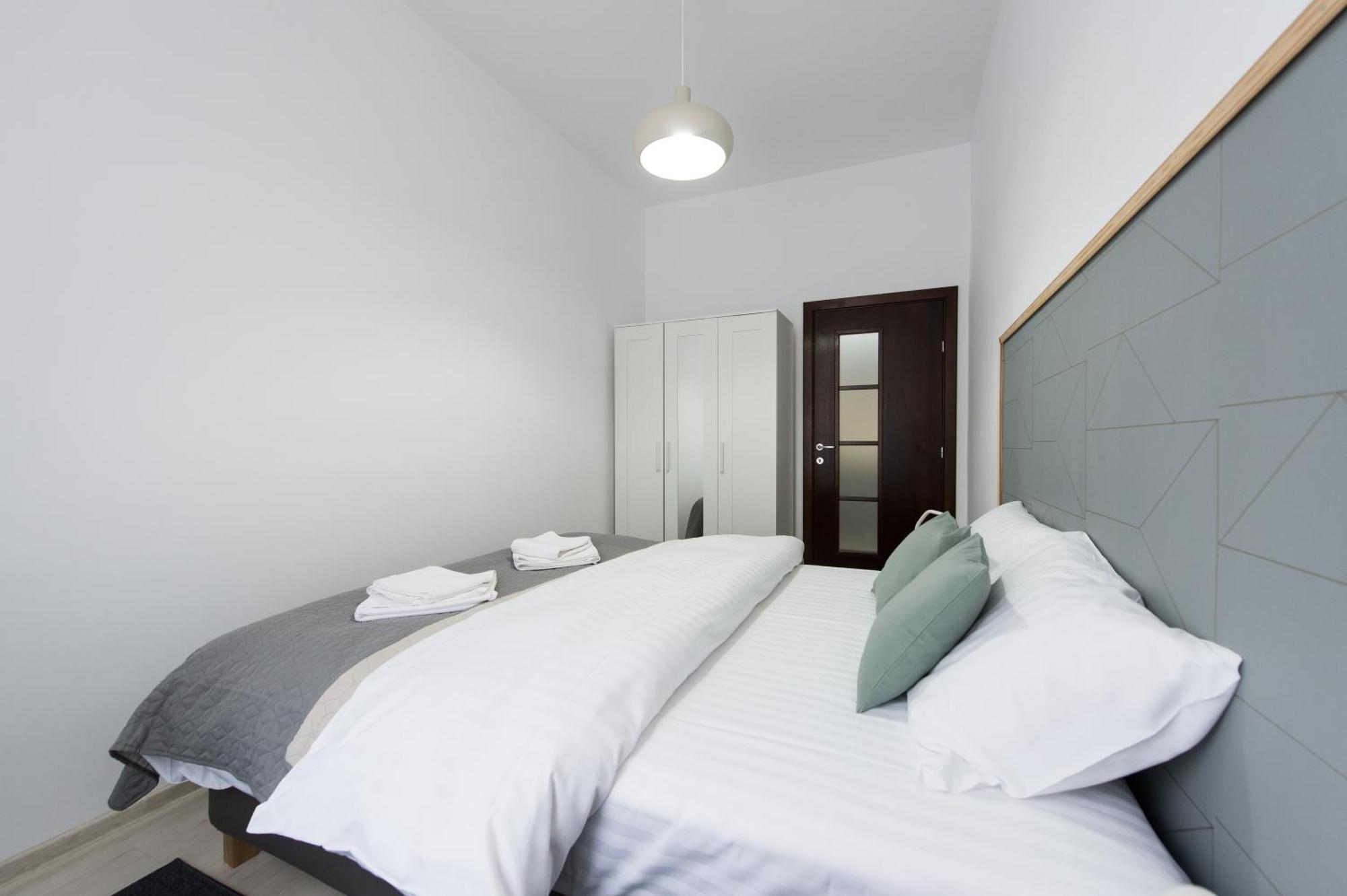 Appartement Gorgeous Brasov Flat With Patio And Mountain Views Extérieur photo
