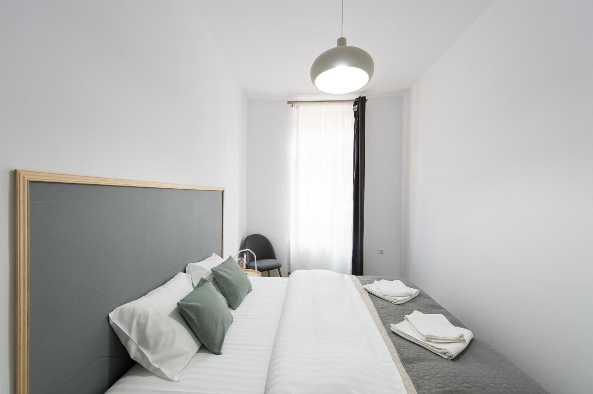 Appartement Gorgeous Brasov Flat With Patio And Mountain Views Extérieur photo