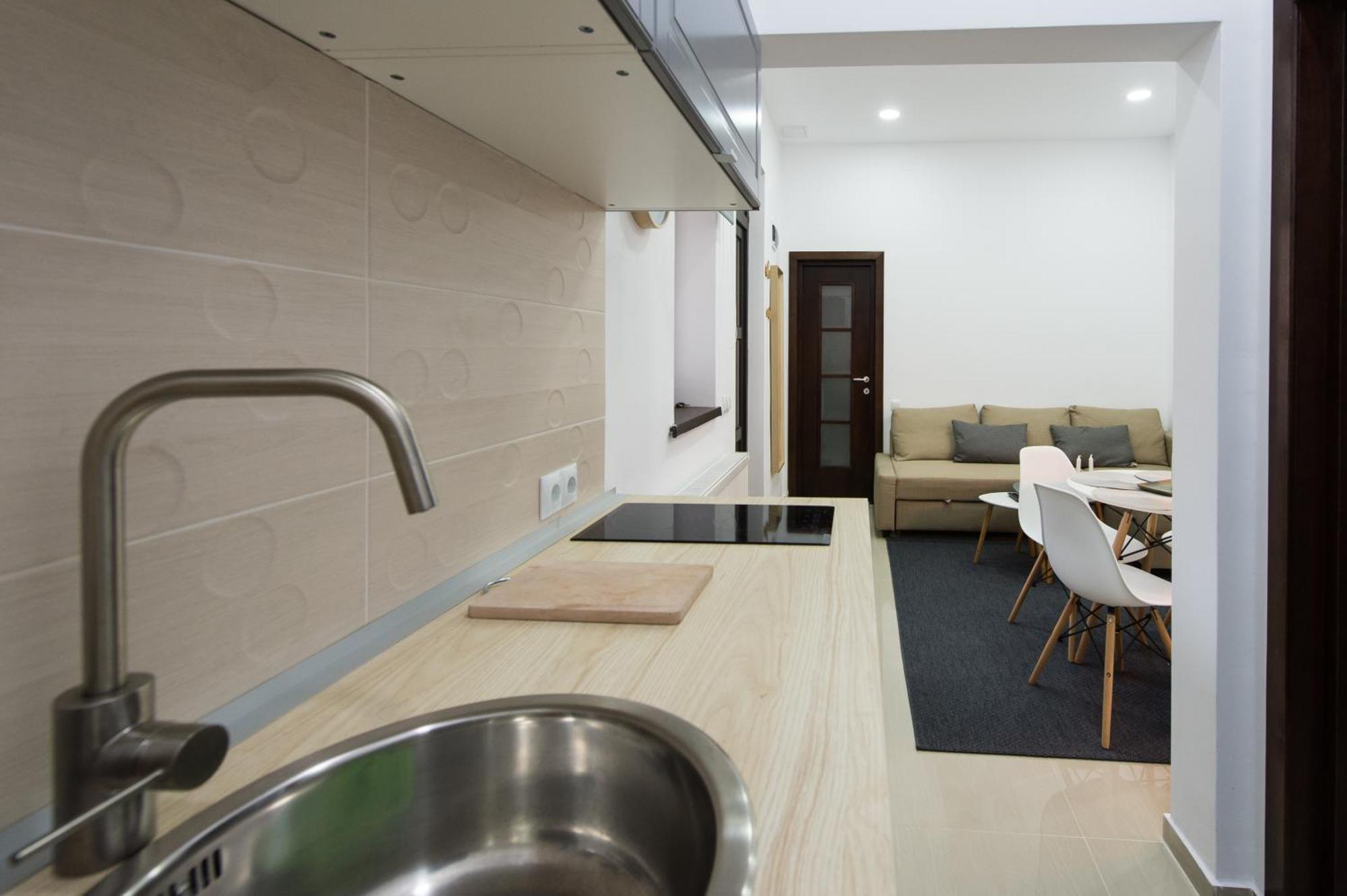 Appartement Gorgeous Brasov Flat With Patio And Mountain Views Extérieur photo