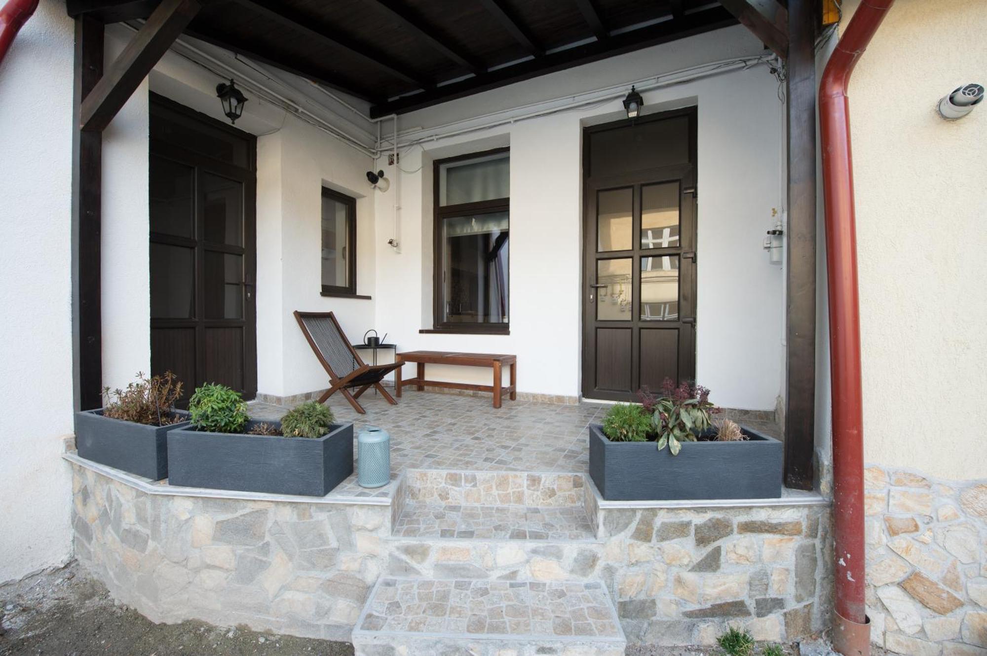 Appartement Gorgeous Brasov Flat With Patio And Mountain Views Extérieur photo